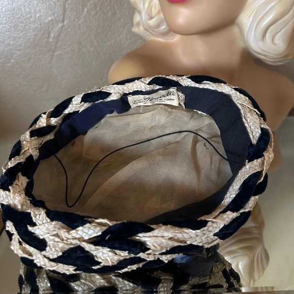 ENCHANTING 1950s\' CREAM STRAW + BLACK FABRIC WOVEN BERET +  IRIDESCENT FEATHERS main image 6